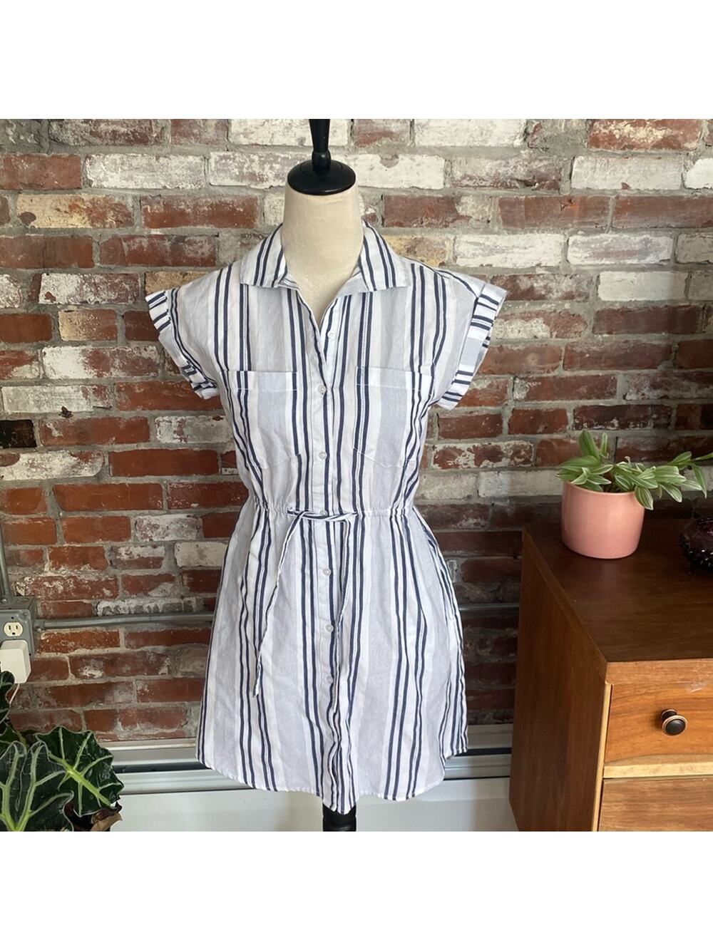 Japna White and Navy Blue Cinched Waist Short Sleeve Button Down Dress Size XS